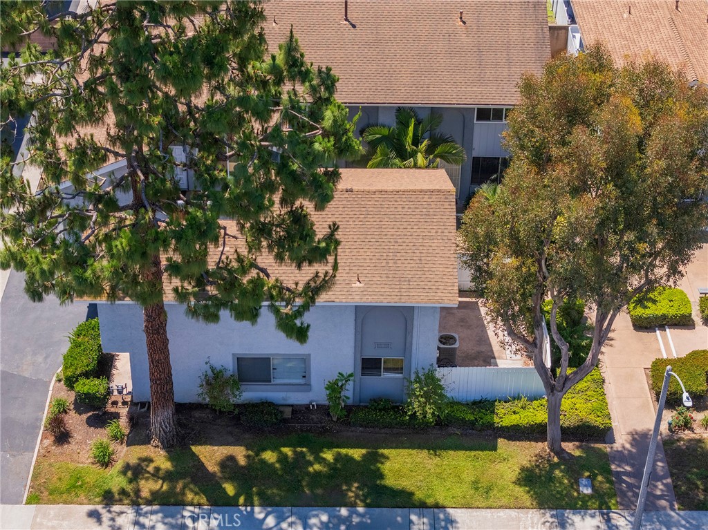 Residential Lease for rent at 9552 Bickley 7, Huntington Beach CA featuring 3 beds and 2 baths