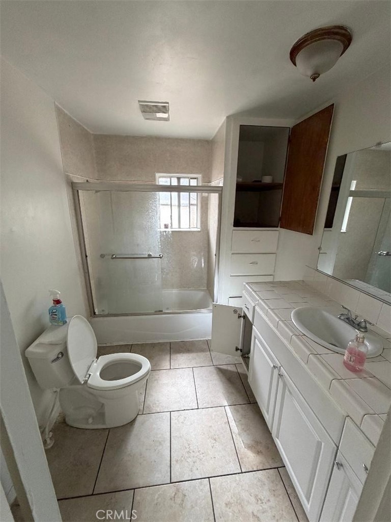 Residential Lease for rent at 427 Hamilton, Costa Mesa, Orange County CA featuring 2 beds and 1 bath