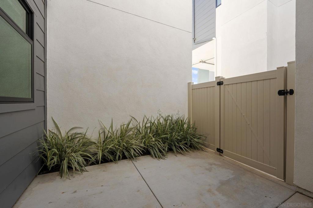 Residential Lease for rent at 107 Daisy, Imperial Beach, San Diego County CA featuring 3 beds and 4 baths