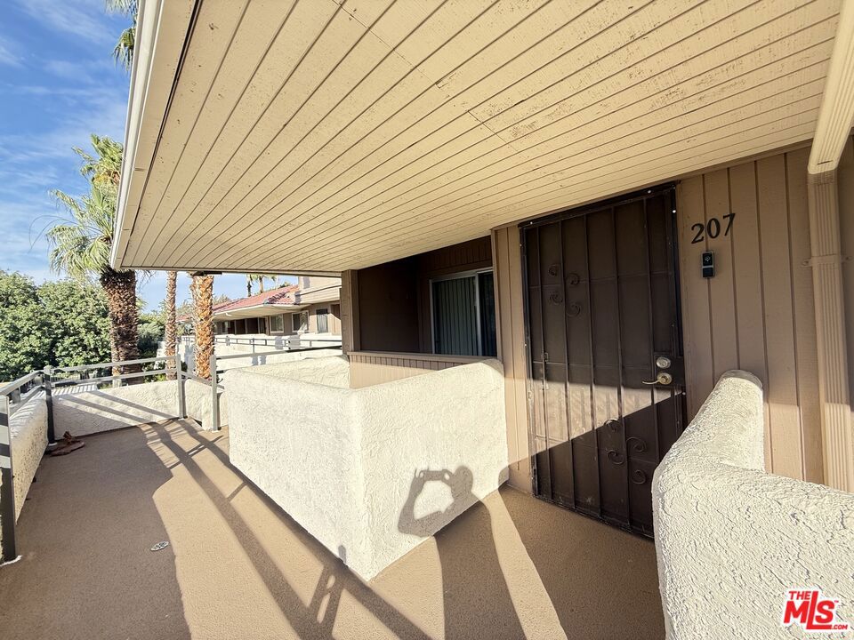 Residential Lease for rent at 2857 N Los Felices Road 207, Palm Springs CA featuring 1 bed and 1 bath