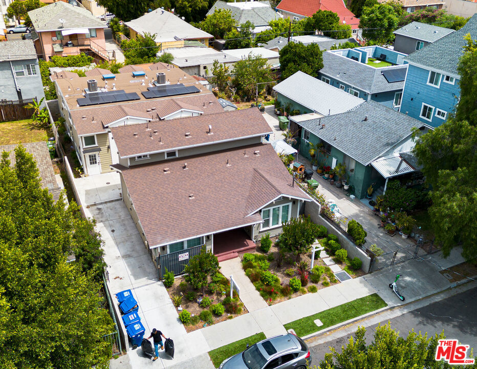 Residential Income for sale at 1237 W 25th Street, Los Angeles CA featuring 19 beds and 16 baths