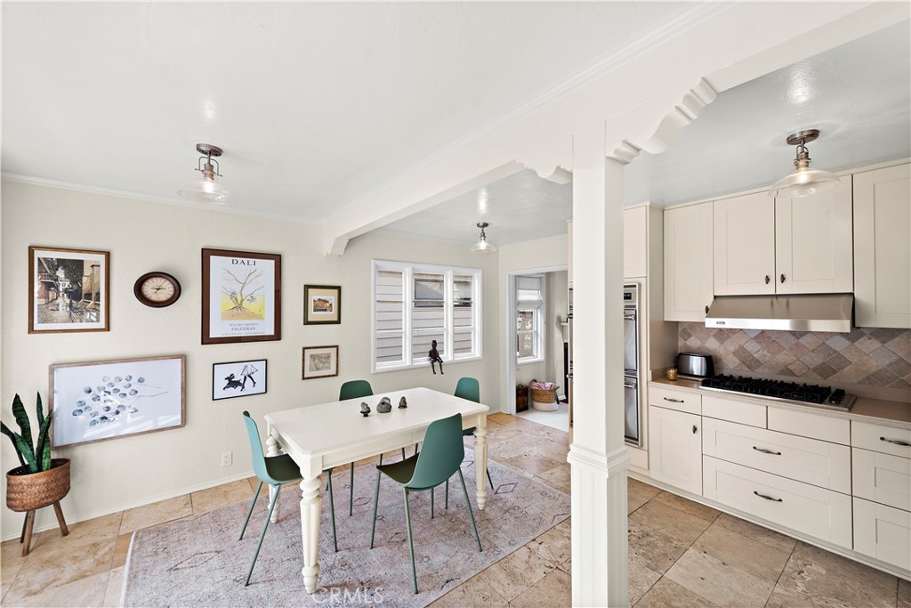 Residential Lease for rent at 283 Fairview Street, Laguna Beach CA featuring 2 beds and 1 bath