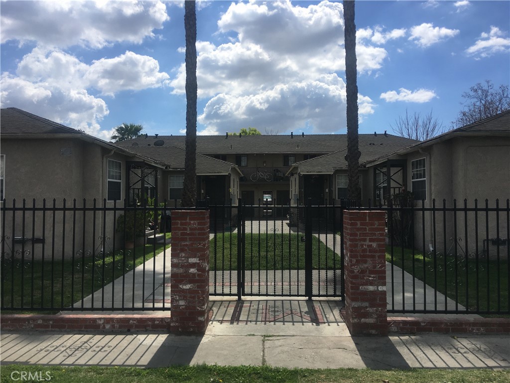 Residential Lease for rent at 422 W Palm Street 422 1/2C, Compton CA featuring 2 beds and 1 bath