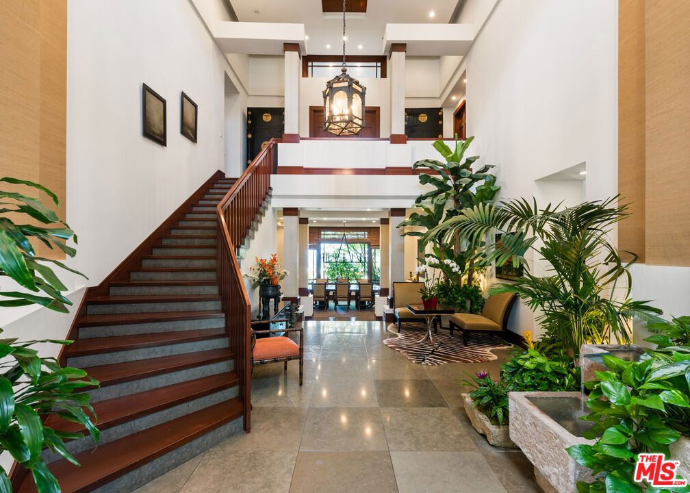 Residential Lease for rent at 13947 Durham Road, Beverly Hills CA featuring 5 beds and 6 baths