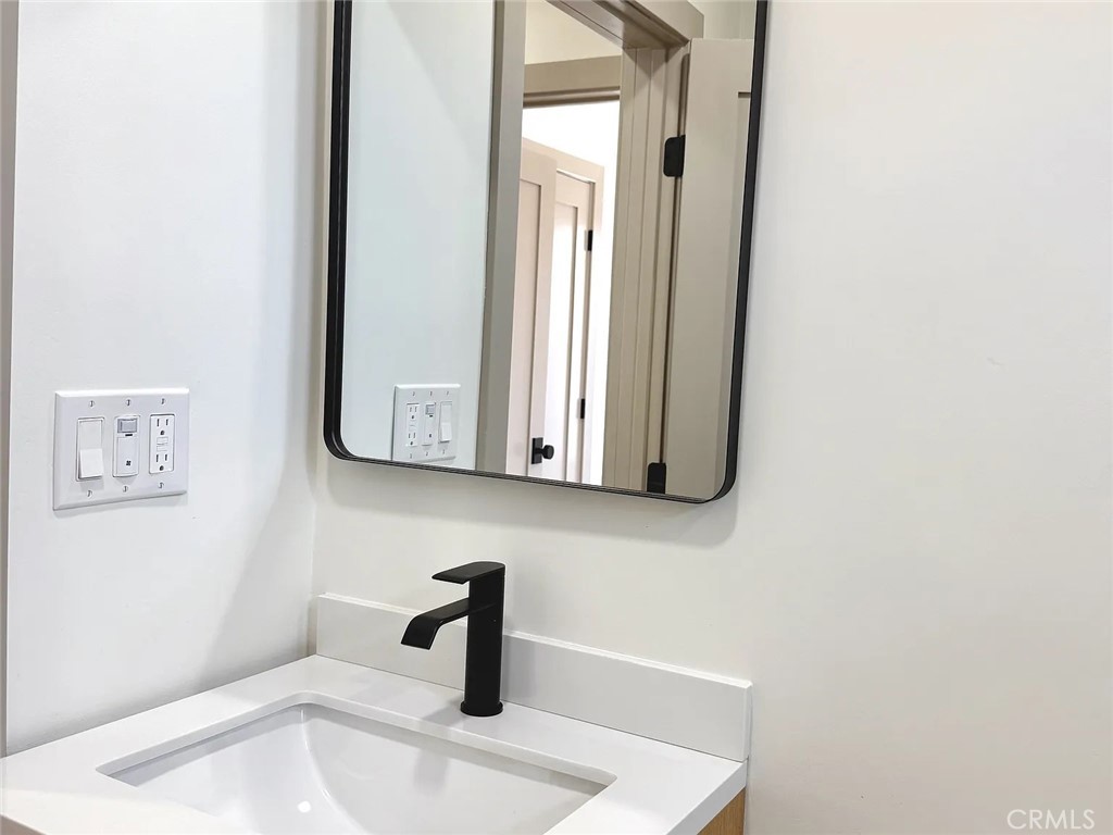 Duplex for rent at 2510 Termino Avenue B, Long Beach, CA featuring 2 beds and 1 bath