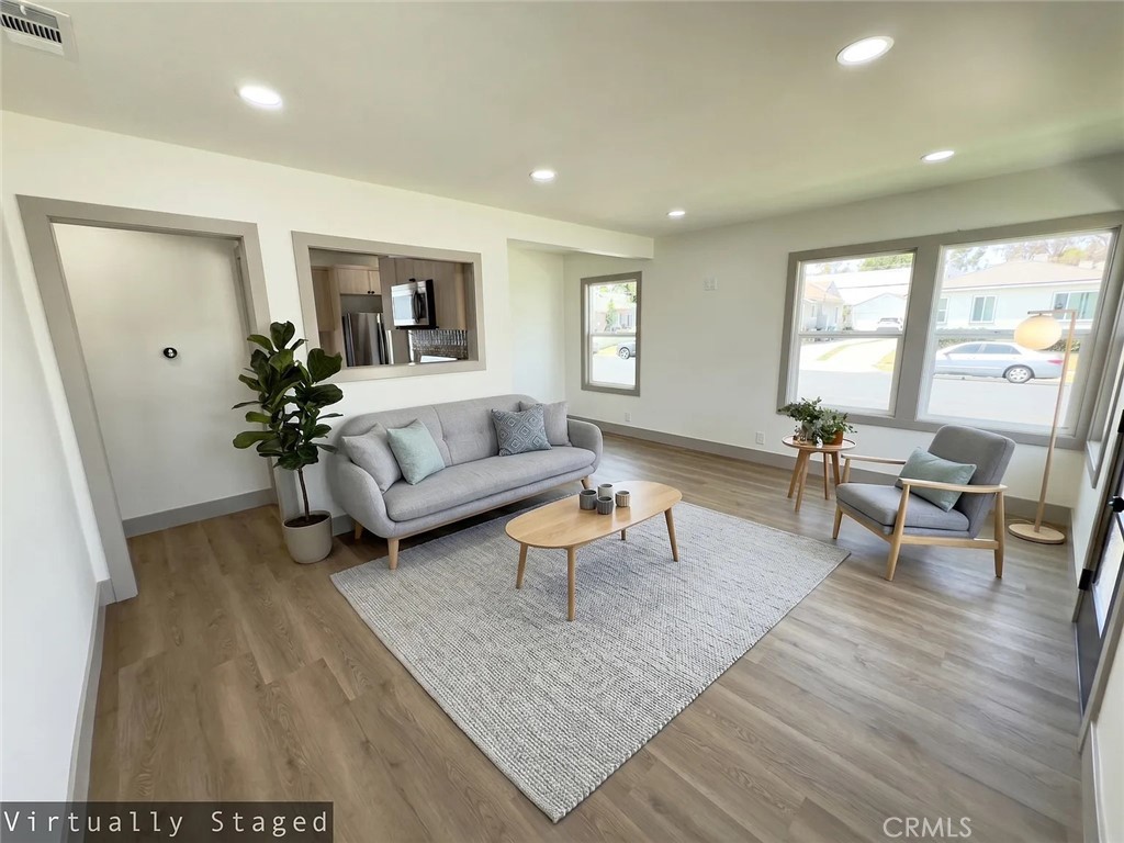 Duplex for rent at 2510 Termino Avenue A, Long Beach, CA featuring 2 beds and 1 bath