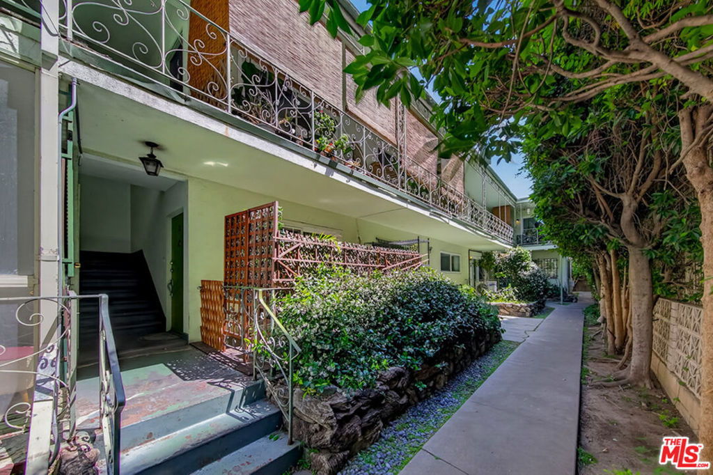 Residential for sale at 446 S St Andrews Place 2, Los Angeles CA featuring 1 bed and 1 bath