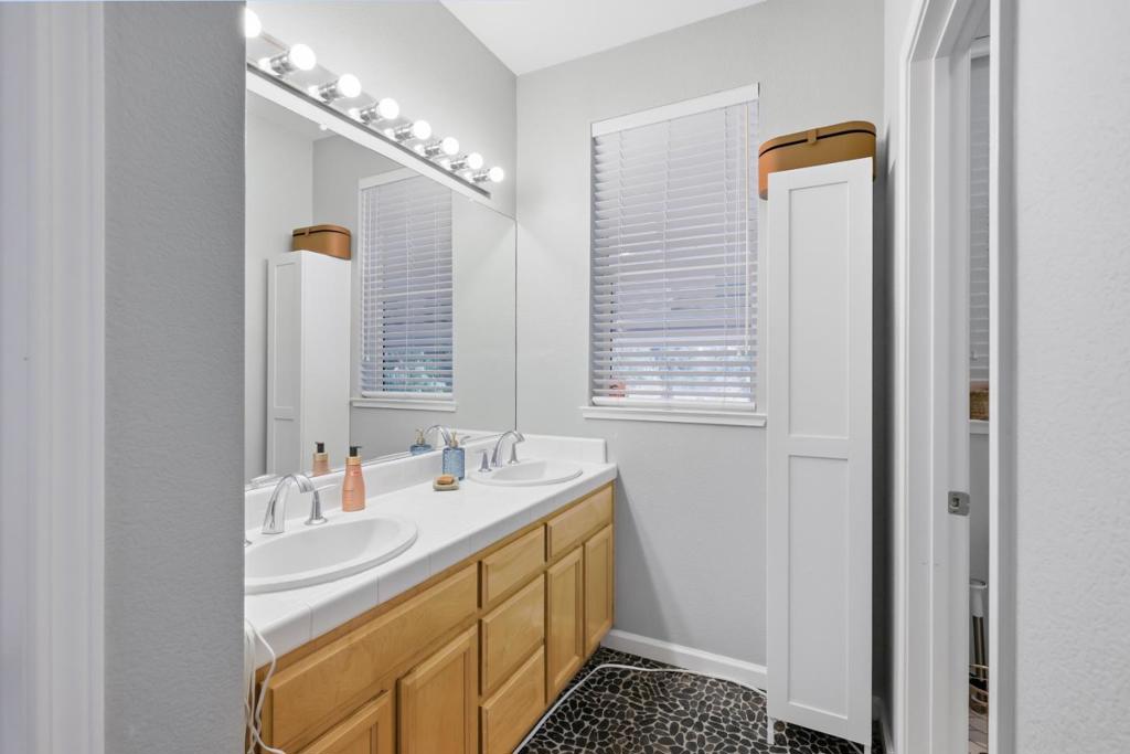 Residential Lease for rent at , Santa Cruz, Santa Cruz County CA featuring 4 beds and 4 baths