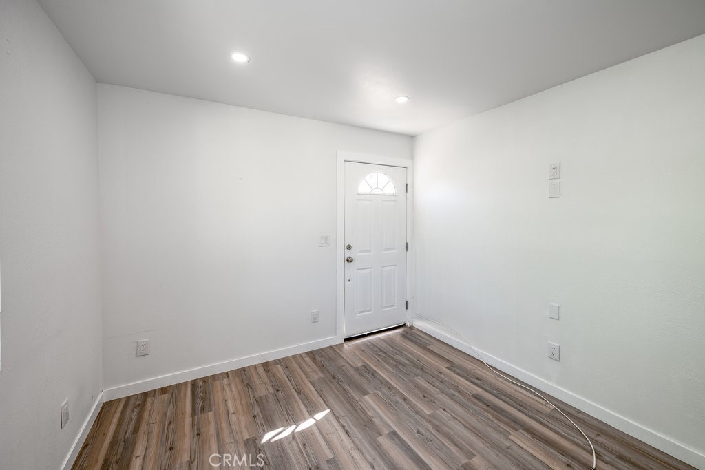 Residential Lease for rent at 1069 Erringer Road 1, Simi Valley CA featuring 1 bed and 1 bath