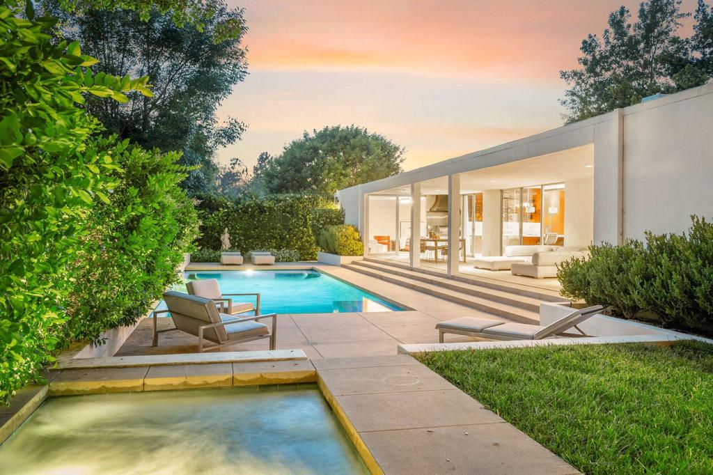 Active for sale at Pasadena, CA, Pasadena, CA CA and 3 baths
