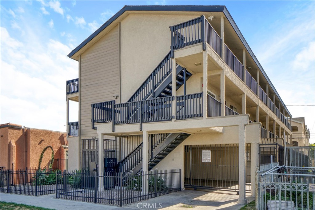 Apartment for sale at 1126 Raymond Avenue, Long Beach, CA