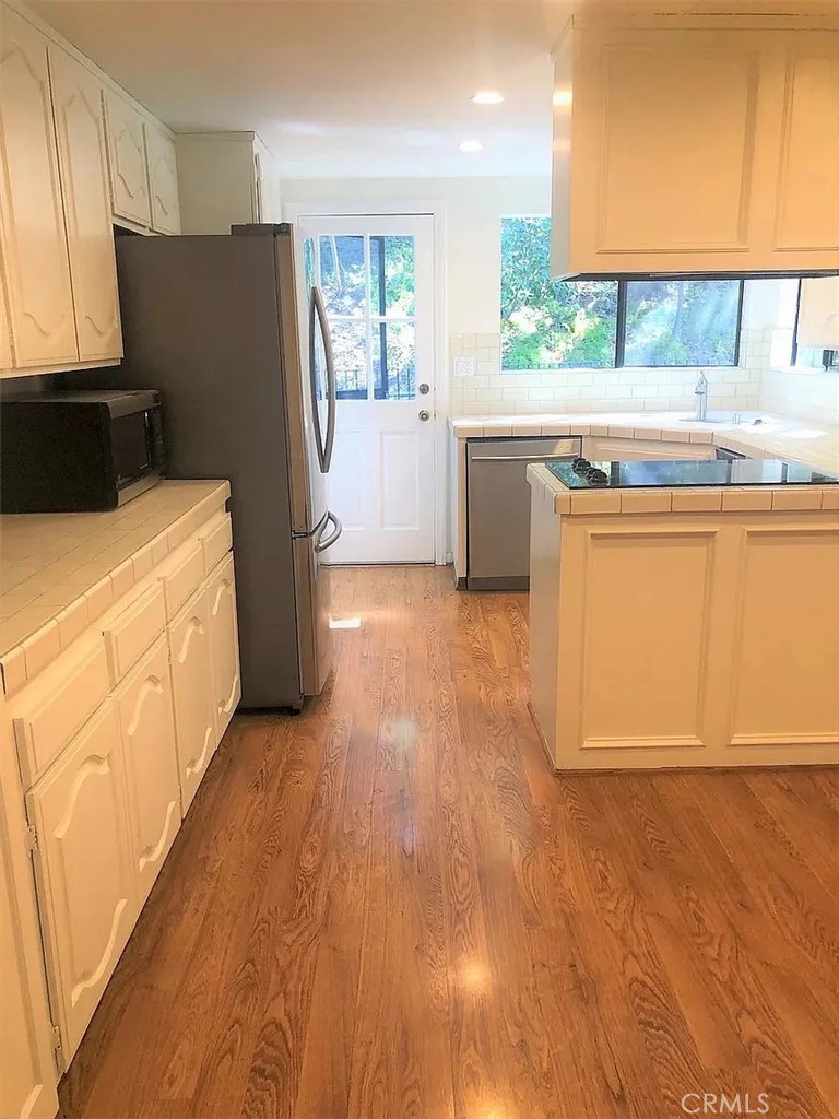 Residential Lease for rent at 4735 Club View Dr., Westlake Village CA featuring 3 beds and 3 baths