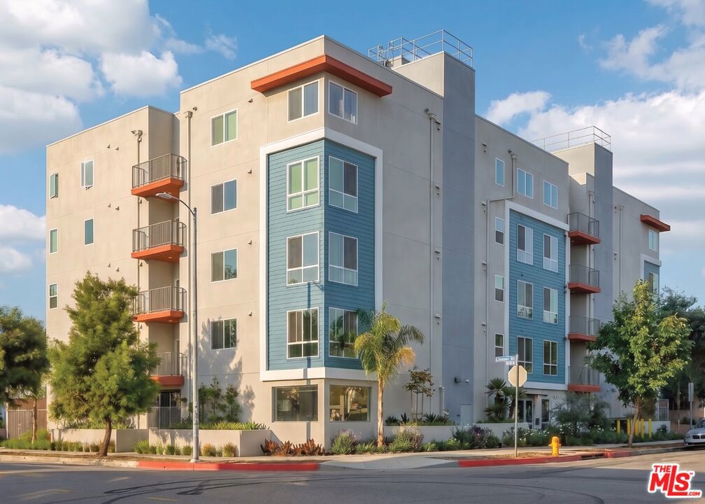 Residential Income for sale at 3567 Chesapeake Avenue, Los Angeles CA featuring 40 beds and 44 baths