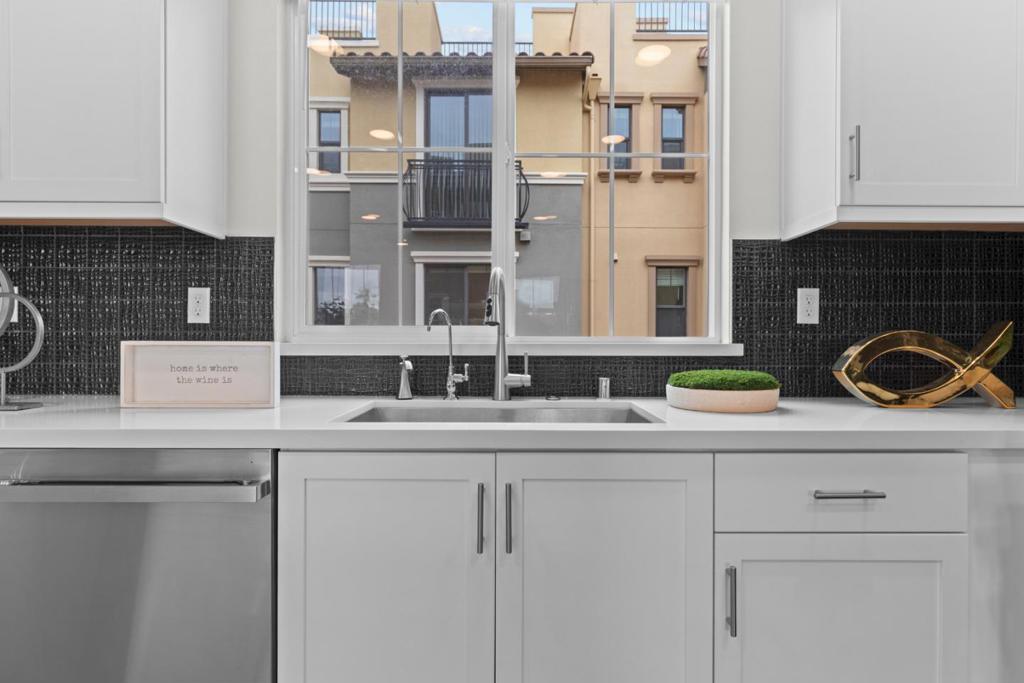 Active for sale at Mountain View, CA, Mountain View, CA CA and 3 baths