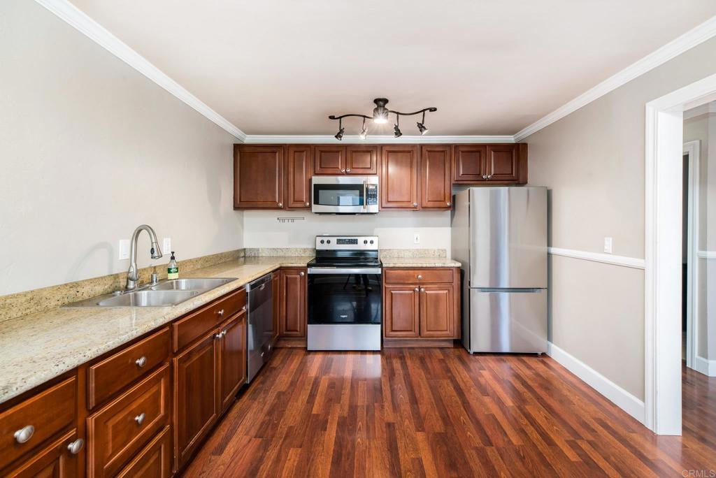 Residential Lease for rent at 3215 Midway 703, San Diego, San Diego County CA featuring 2 beds and 2 baths