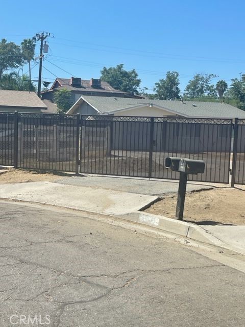 Residential Lease for rent at 26355 Investors, Hemet CA featuring 6 beds and 2 baths
