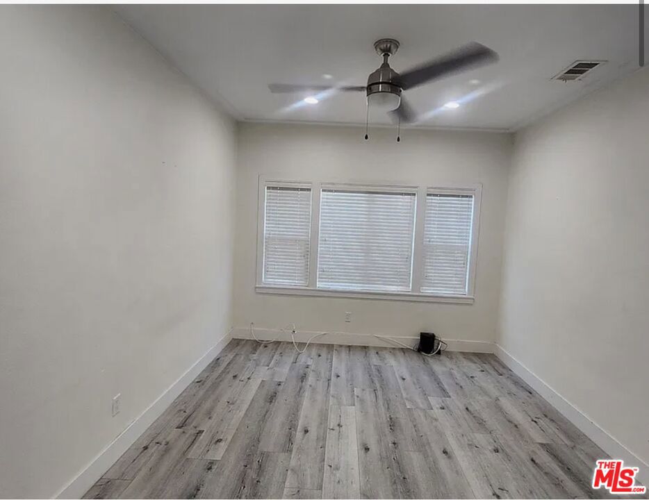 Residential Lease for rent at 119 S Westmoreland Avenue 121 1/2, Los Angeles, Los Angeles County, CA featuring 2 beds and 2 baths