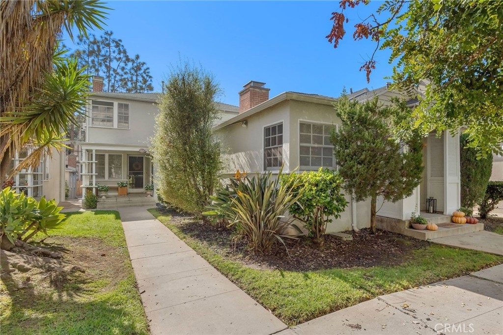 Quadruplex for sale at 10372 Ashton Avenue, Los Angeles, CA