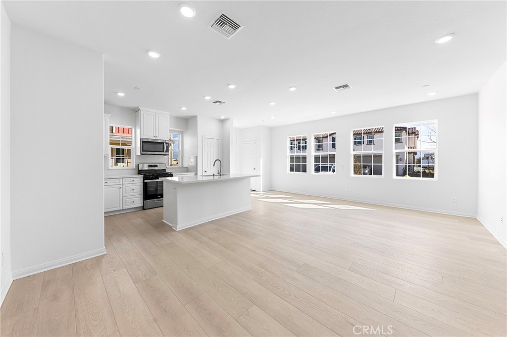Residential Lease for rent at 4191 E Carmel Privado, Ontario CA featuring 3 beds and 3 baths