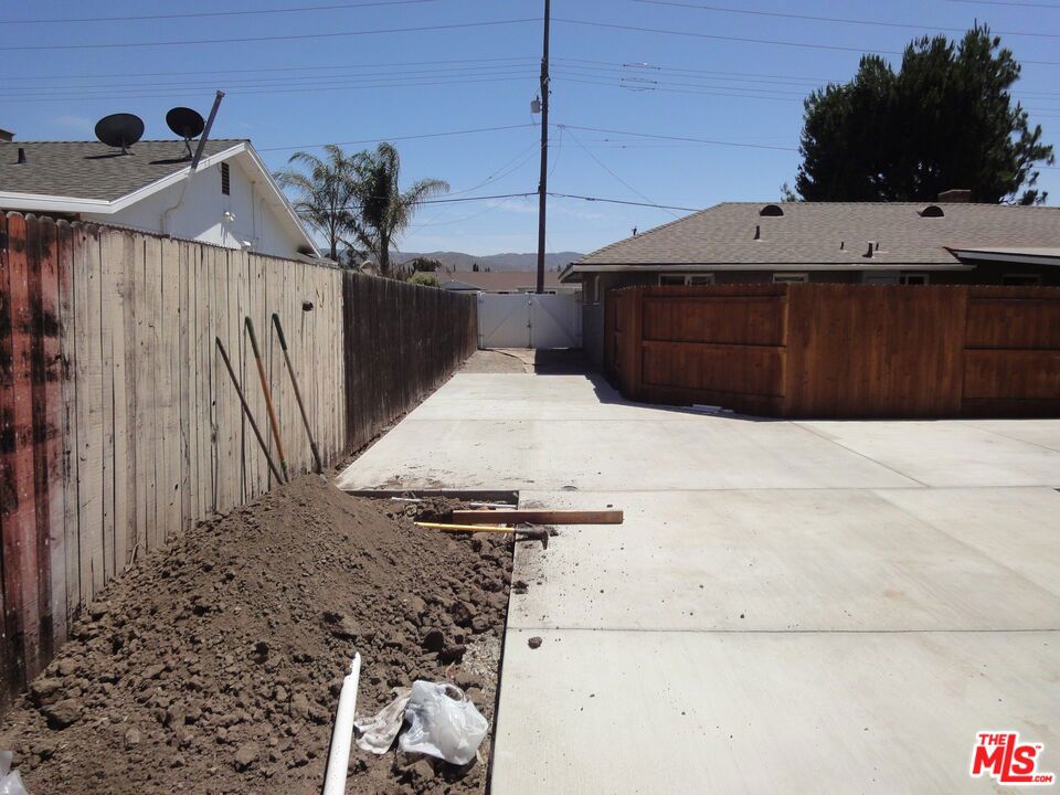 Residential Lease for rent at 1151 Royal Avenue, Simi Valley CA featuring 2 beds and 2 baths