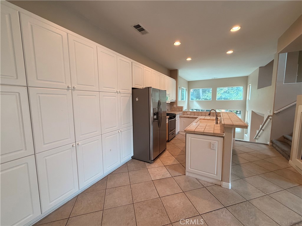 Residential Lease for rent at 9 Medici Aisle, Irvine CA featuring 3 beds and 3 baths