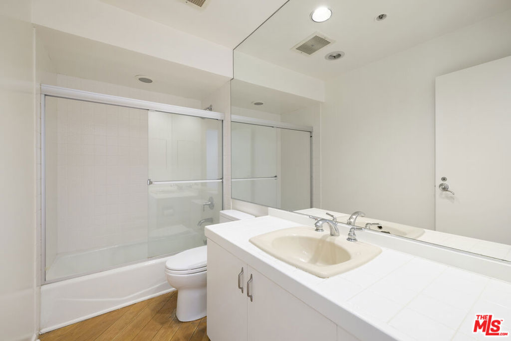 Residential Lease for rent at 10430 Wilshire Boulevard 202, Los Angeles, Los Angeles County, CA featuring 2 beds and 3 baths