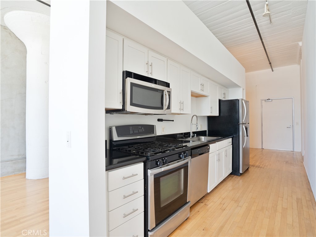 Condominium for sale at 420 S San Pedro 402, Los Angeles, CA and 1 bath