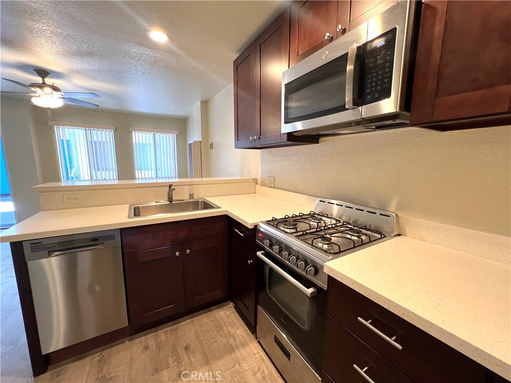 Residential Lease for rent at 4307 W 142nd Street 9, Hawthorne CA featuring 1 bed and 1 bath
