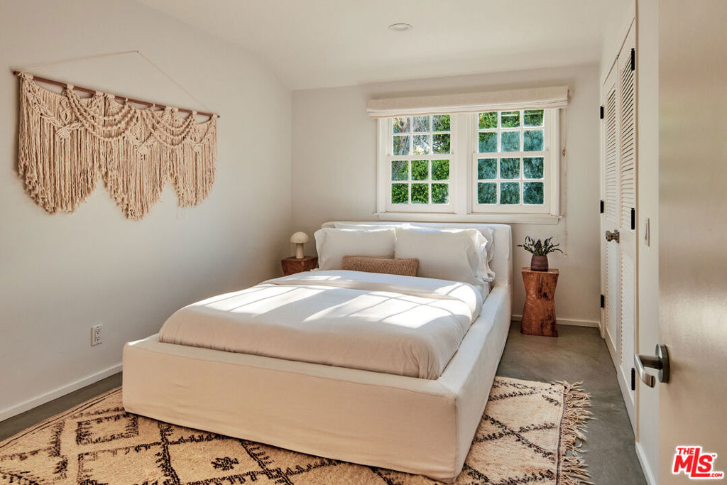 Residential Lease for rent at 6715 Fernhill Drive, Malibu CA featuring 4 beds and 5 baths