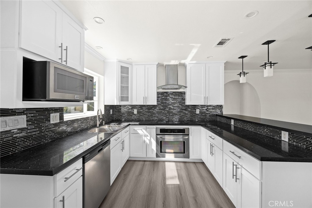 Residential Lease for rent at 647 W Montecito, Sierra Madre, Los Angeles County CA featuring 3 beds and 2 baths