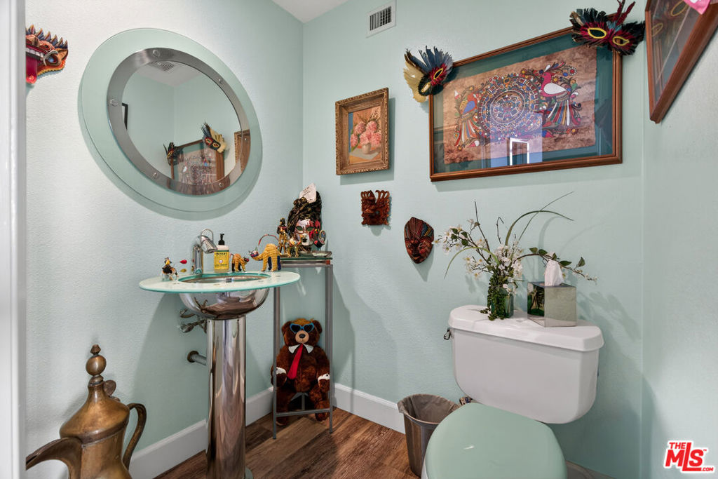 Condominium for sale at 600 W 9th Street 1512, Los Angeles, CA featuring 2 beds and 3 baths