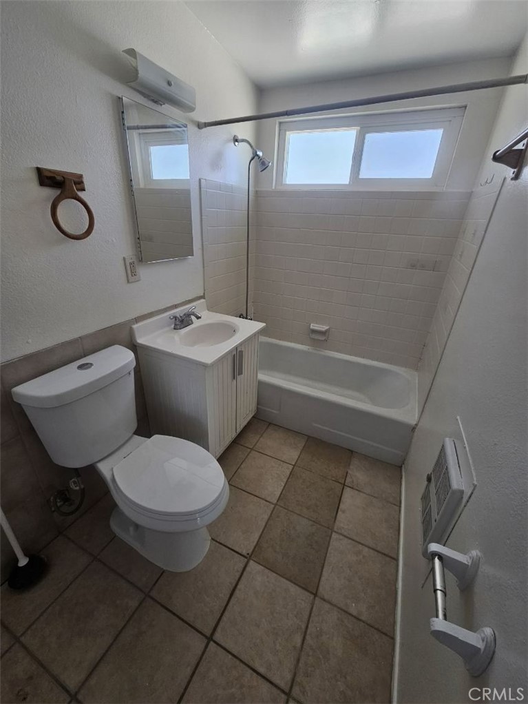 Residential Lease for rent at 6445 Palm View, 29 Palms CA featuring 2 beds and 1 bath