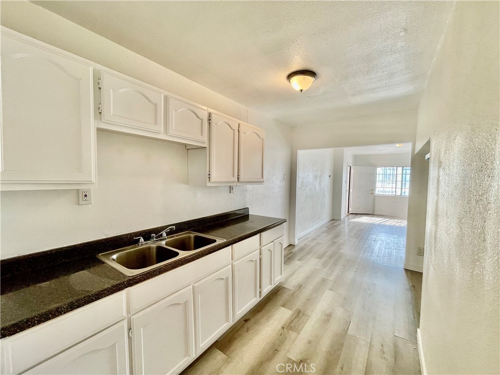 Duplex for rent at 1861 Orange, Long Beach, CA featuring 3 beds and 1 bath