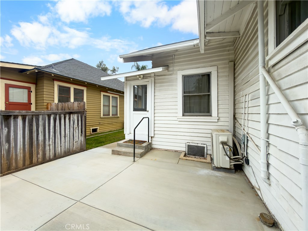Residential Lease for rent at 116 E PALM Avenue, Orange CA featuring 1 bed and 1 bath