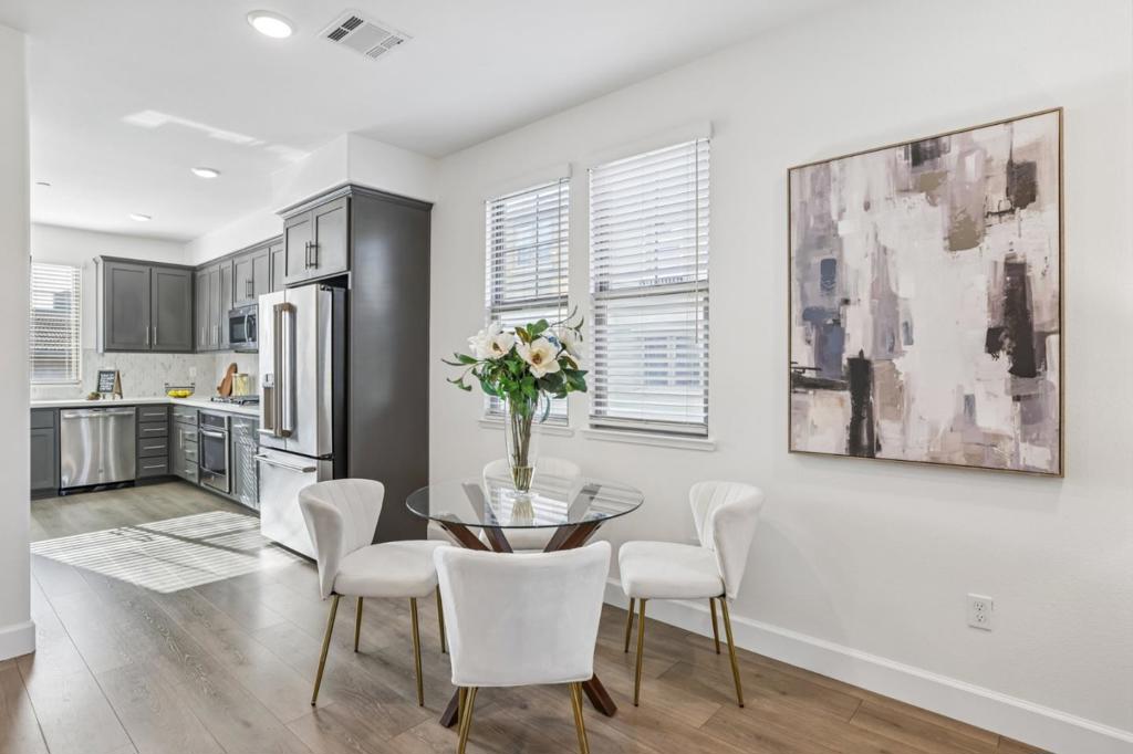 Active for sale at Mountain View, CA, Mountain View, CA CA and 2 baths