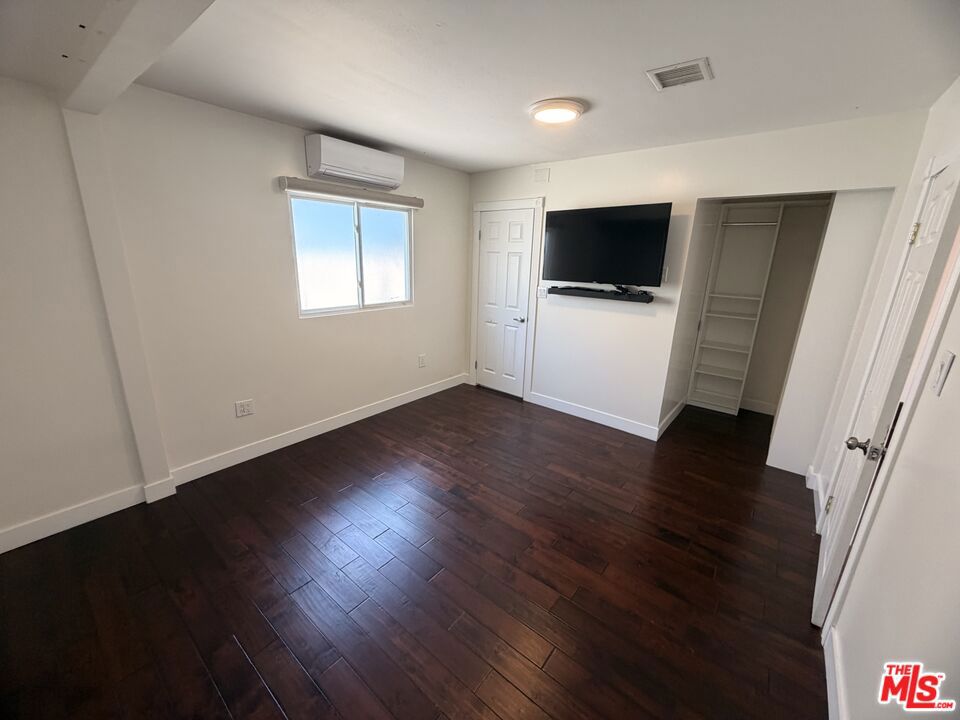 Residential Lease for rent at 10103 Washington St, Bellflower CA featuring 1 bed and 1 bath