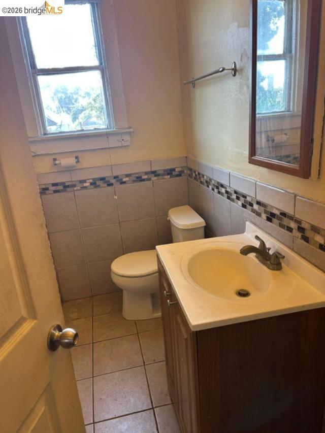 Residential Lease for rent at 2119 Fruitvale Ave, Oakland CA featuring 3 beds and 1 bath