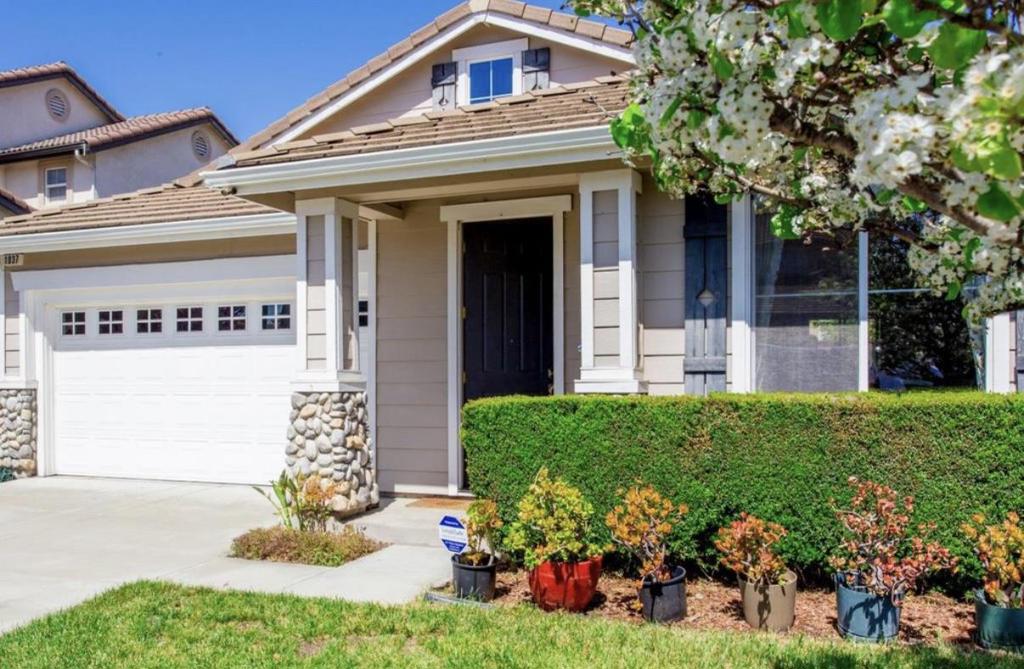 Residential Lease for rent at 1037 Stone Street, Union City CA featuring 3 beds and 2 baths
