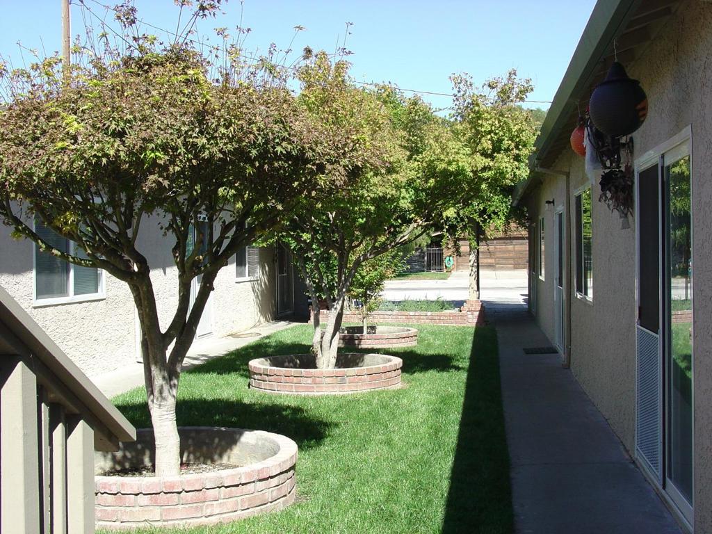 Residential Lease for rent at 1003 Third Street 5, San Juan Bautista, San Benito County CA featuring 2 beds and 1 bath