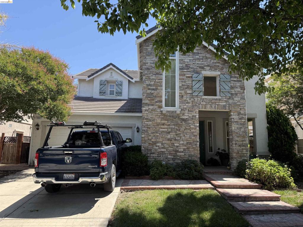 Residential Lease for rent at 1866 WHITE SANDS, Brentwood CA featuring 3 beds and 3 baths
