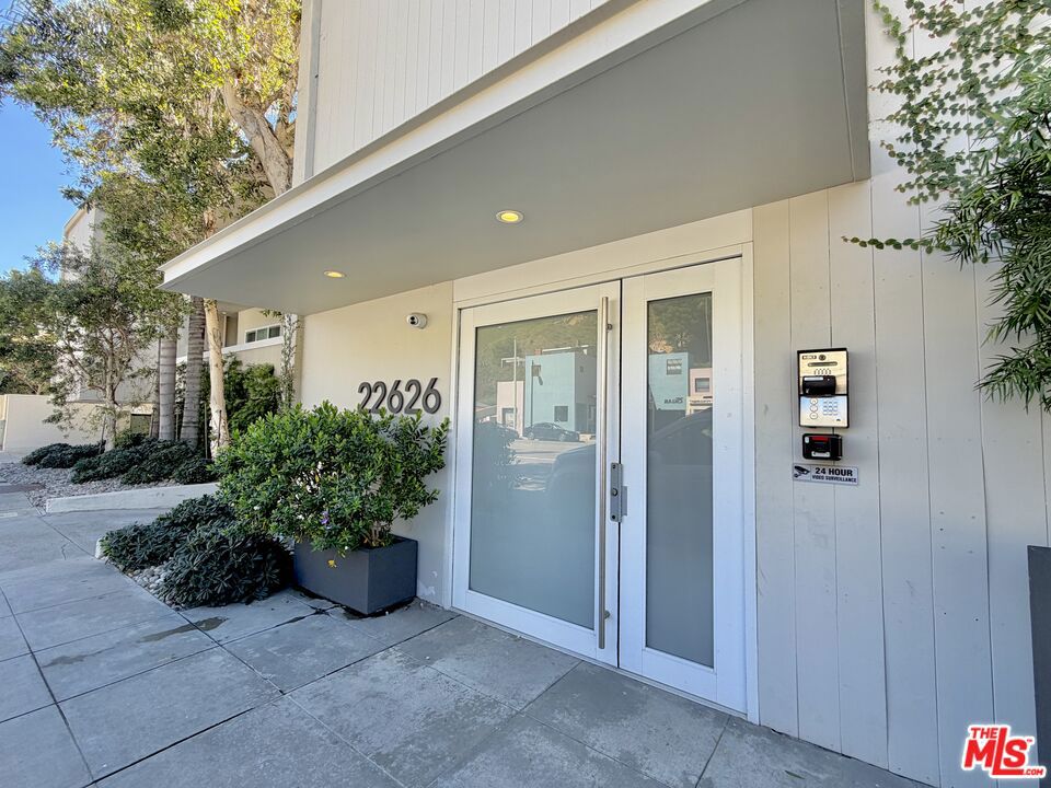 Residential Lease for rent at 22626 Pacific Coast Highway 2, Malibu CA featuring 1 bed and 1 bath