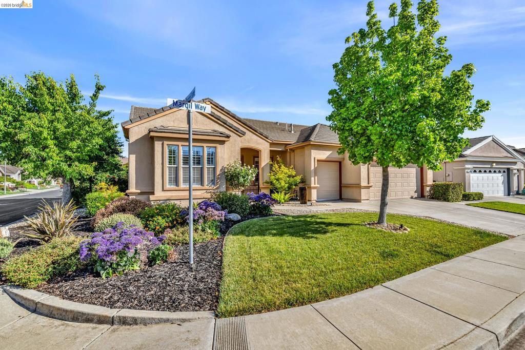 Residential Lease for rent at 1550 MARGIL WAY, Brentwood CA featuring 2 beds and 3 baths