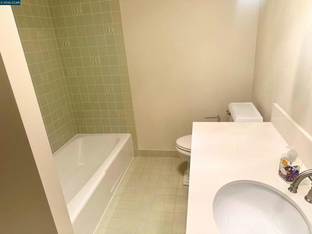 Residential Lease for rent at 12195 Blythen Way, Oakland CA featuring 3 beds and 3 baths