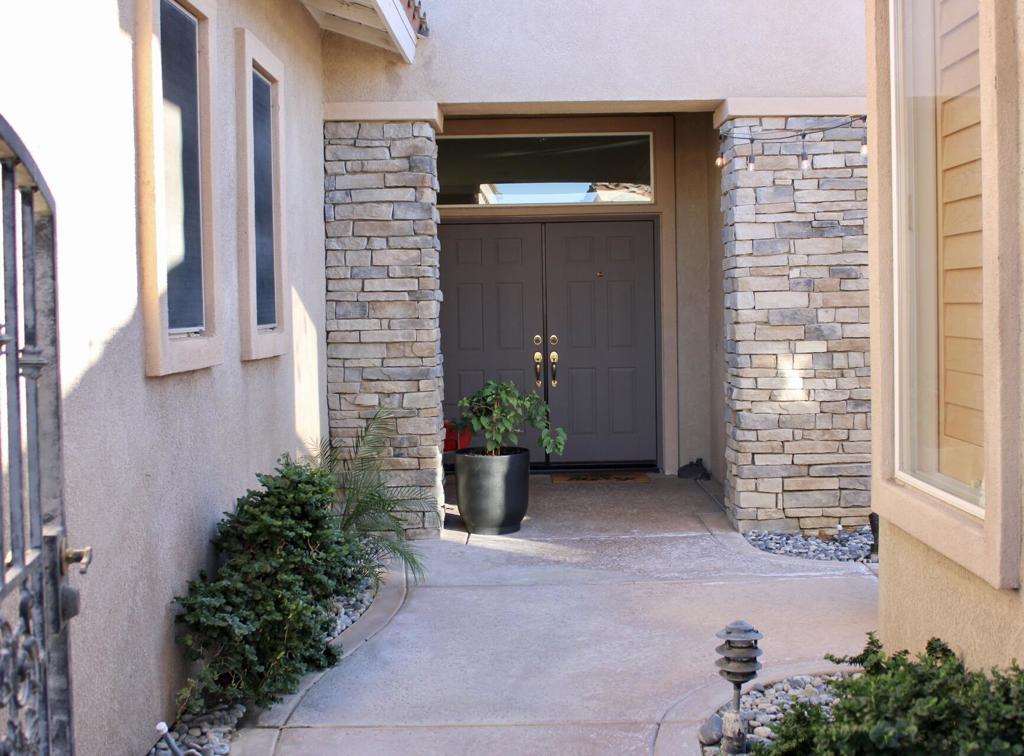 Residential Lease for rent at 77573 Ashberry Court, Palm Desert CA featuring 3 beds and 3 baths