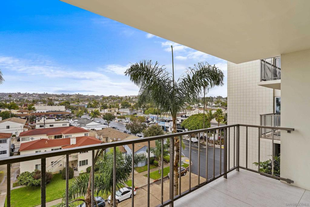 Residential Lease for rent at 4944 Cass 604, San Diego CA featuring 2 beds and 2 baths