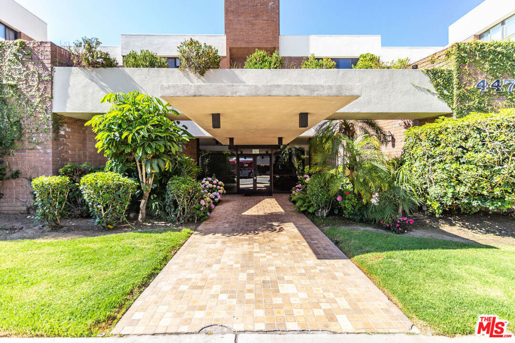 Residential for sale at 4477 Wilshire Boulevard 103, Los Angeles CA featuring 3 beds and 3 baths