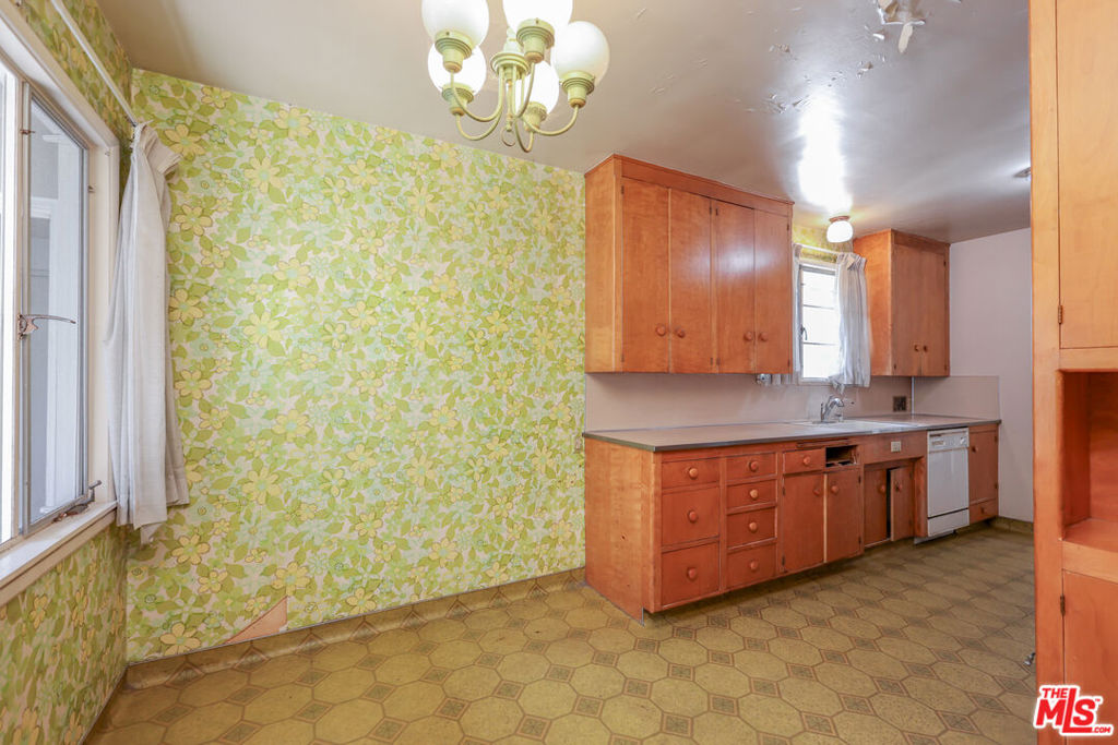 Active for sale at Glendale, CA, Glendale, CA CA and 2 baths
