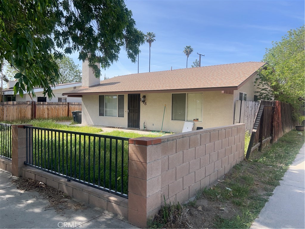 Residential Lease for rent at 1118 E Campus Way, Hemet CA featuring 2 beds and 2 baths