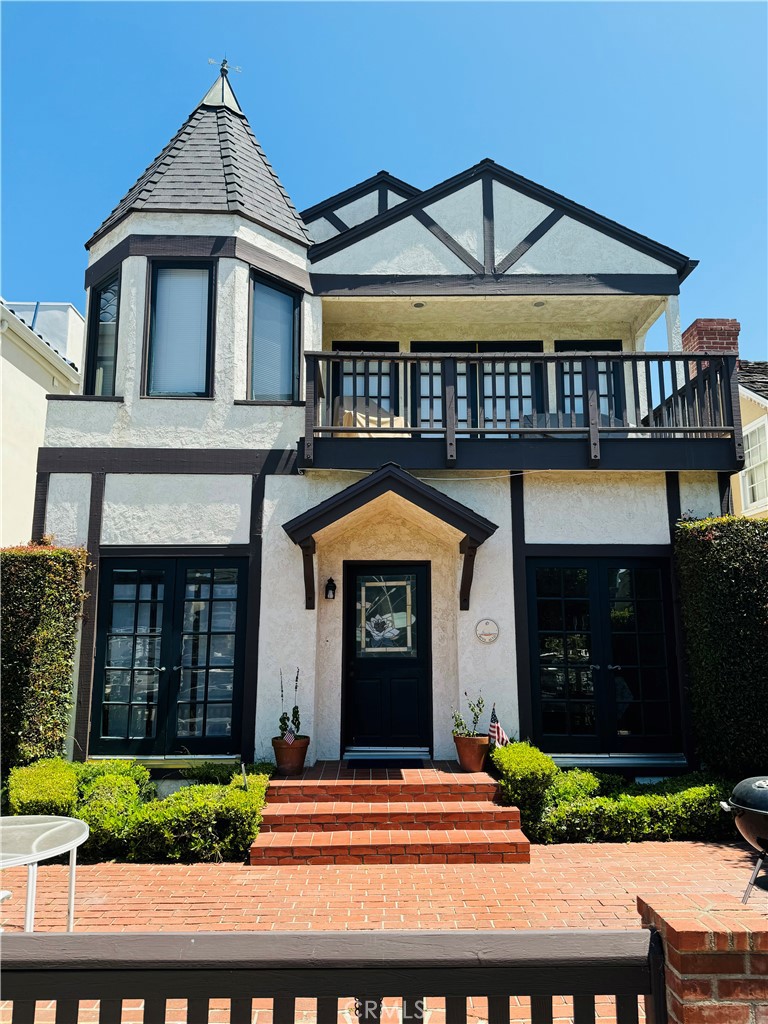 Single Family Residence for rent at 87 Rivo Alto Canal, Long Beach, CA featuring 2 beds and 3 baths