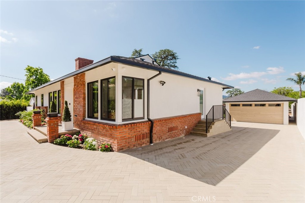 Active for sale at Burbank, CA, Burbank, CA CA and 3 baths